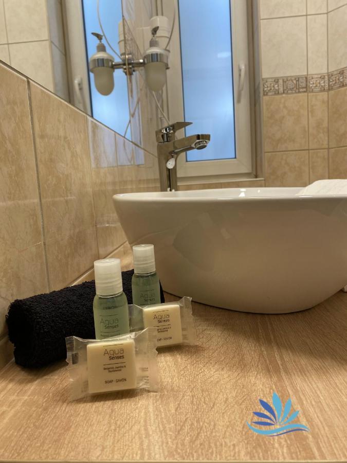 Hotel Aqua Sarvar Luaran gambar