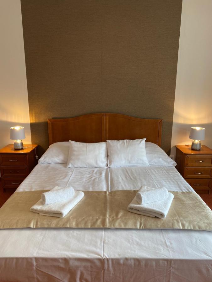 Hotel Aqua Sarvar Luaran gambar