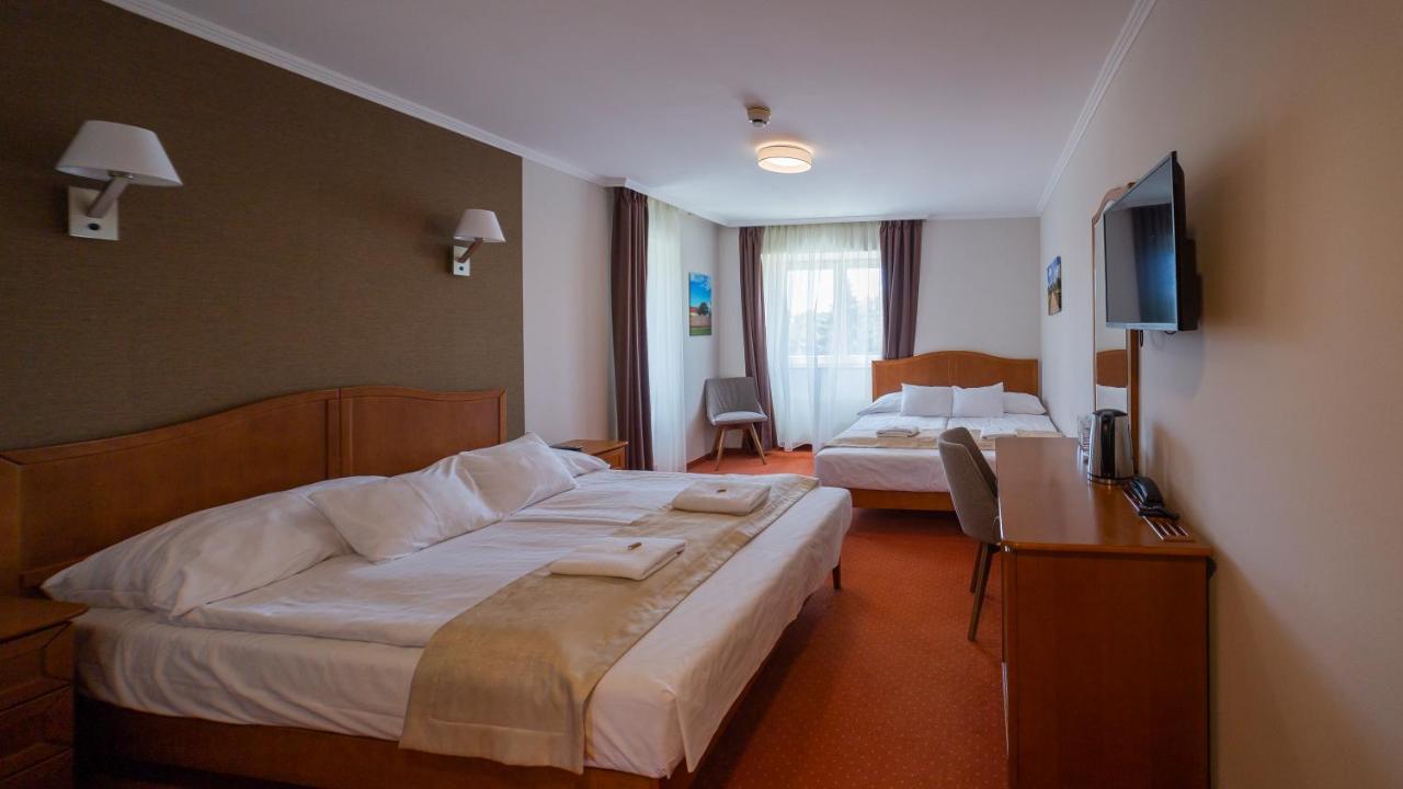 Hotel Aqua Sarvar Luaran gambar