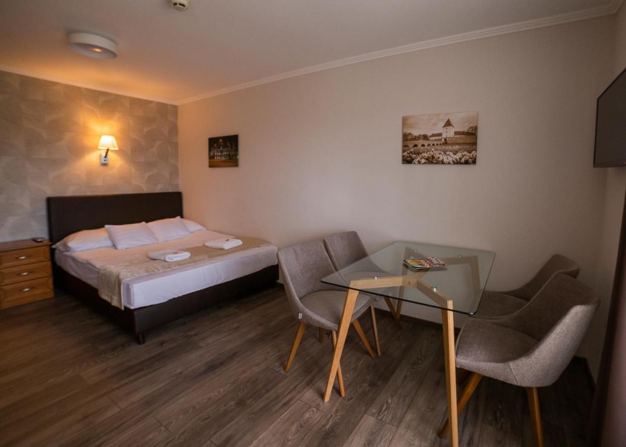 Hotel Aqua Sarvar Luaran gambar