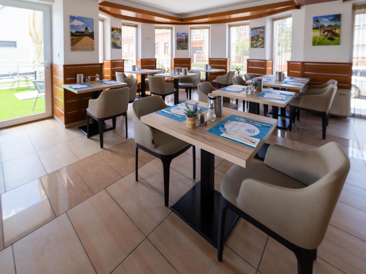 Hotel Aqua Sarvar Luaran gambar