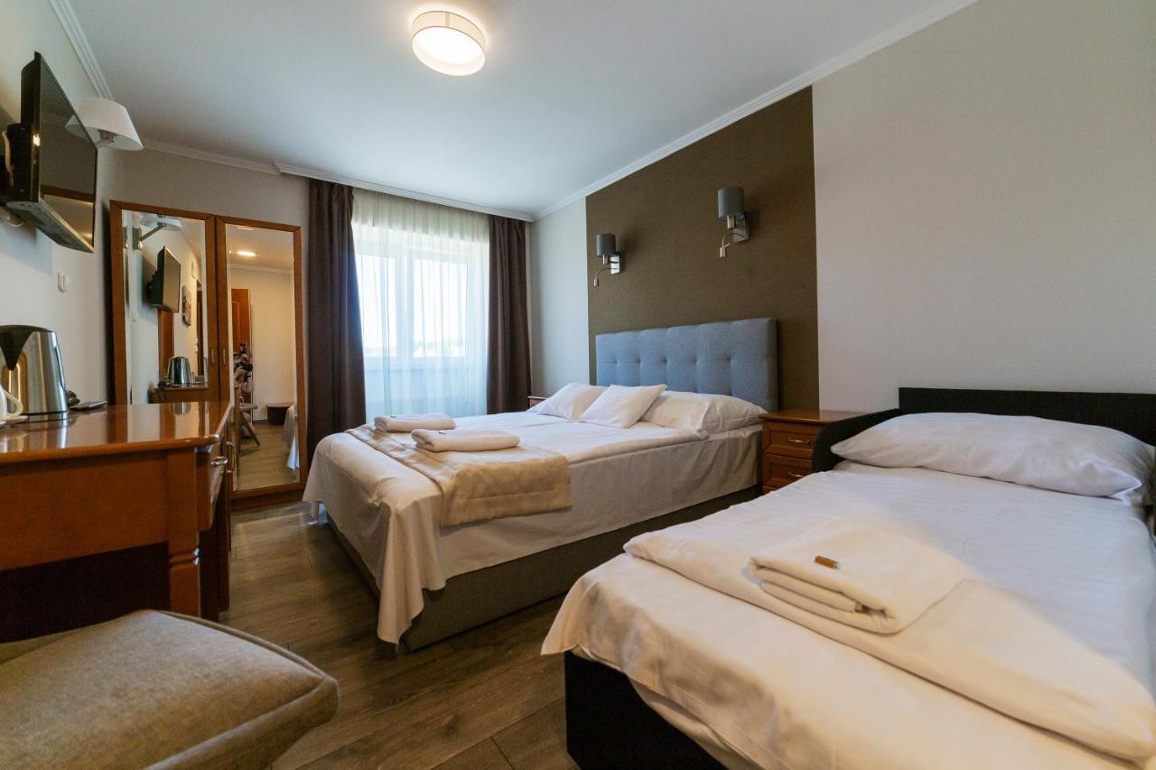 Hotel Aqua Sarvar Luaran gambar