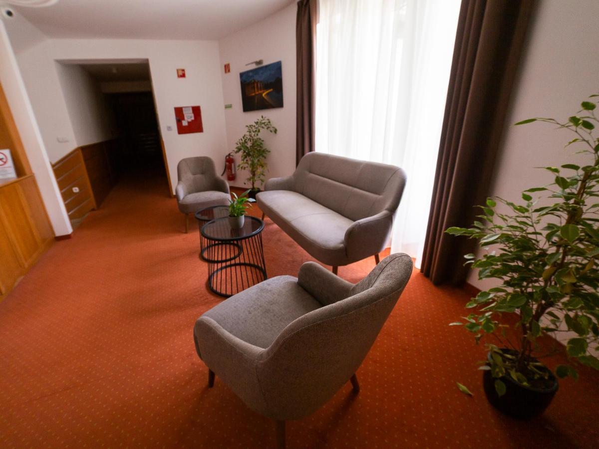 Hotel Aqua Sarvar Luaran gambar