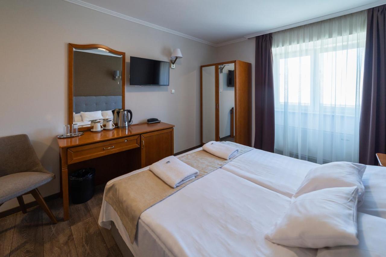 Hotel Aqua Sarvar Luaran gambar