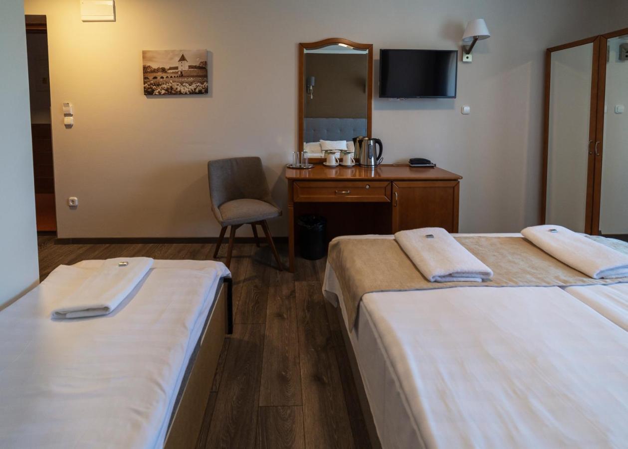 Hotel Aqua Sarvar Luaran gambar