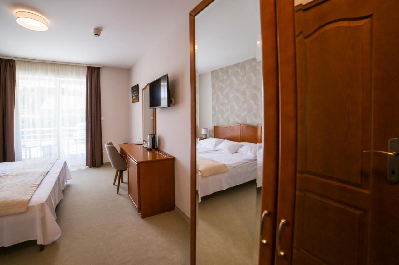 Hotel Aqua Sarvar Luaran gambar